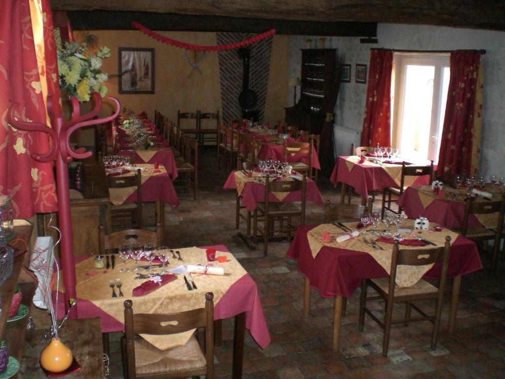 Готель La Ferme Des 3 Maillets Avaray Екстер'єр фото